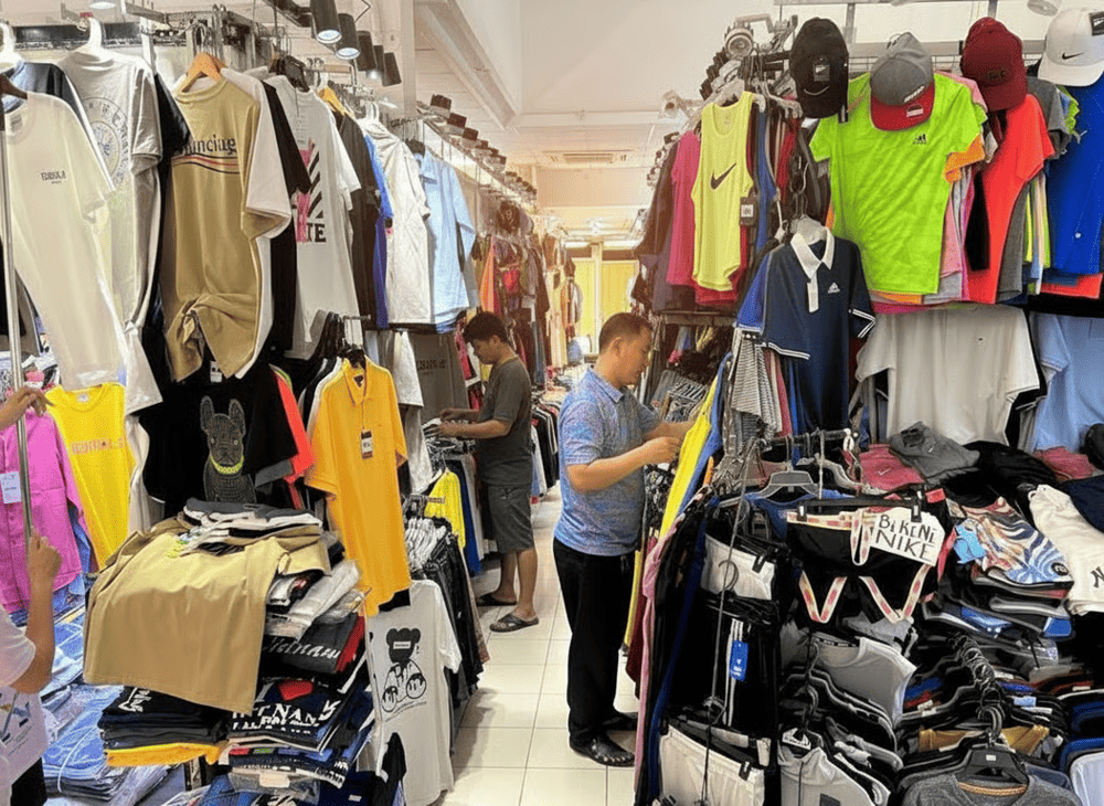 Saigon Square là điểm đến lý tưởng cho những ai yêu thích mua sắm những món đồ thời thượng và hợp mốt